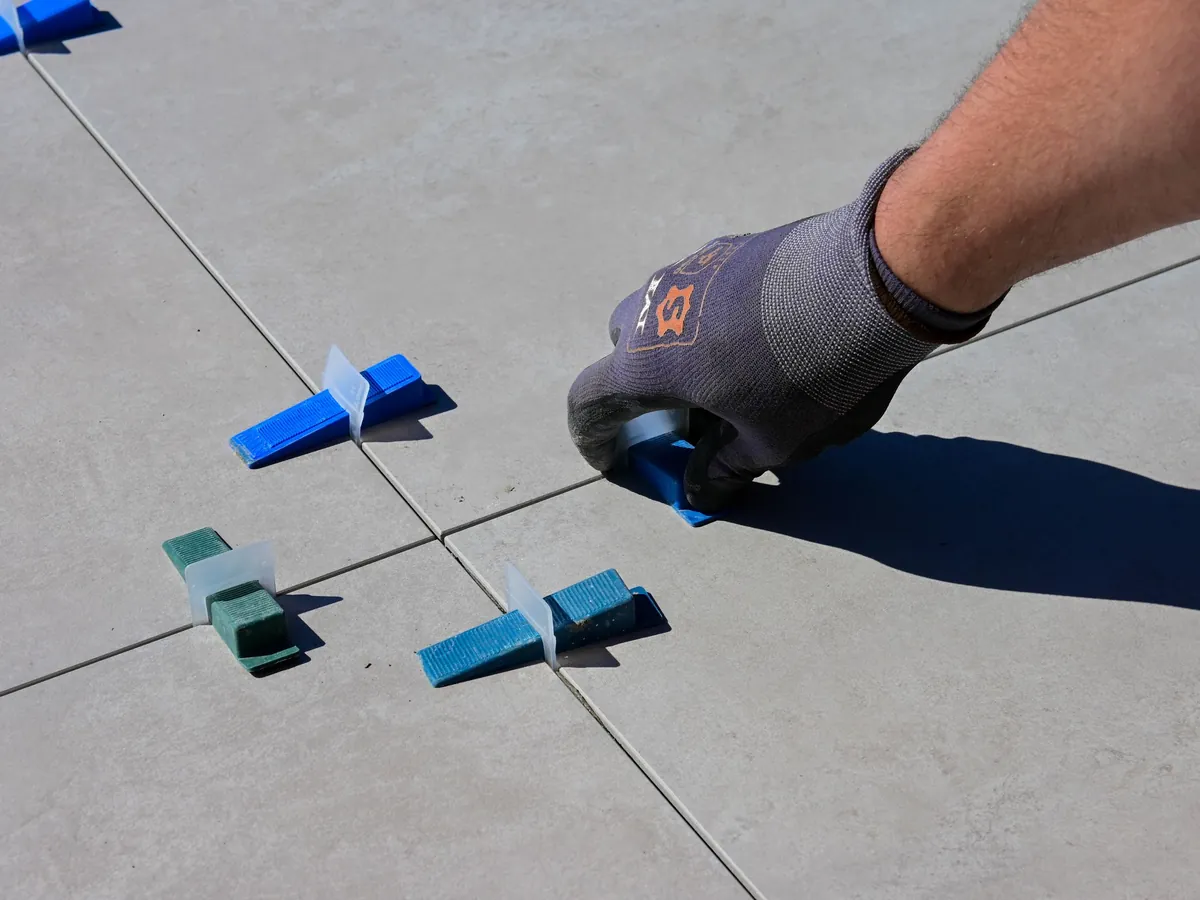 Milloin saumat voi uusia ilman laattojen irrotusta