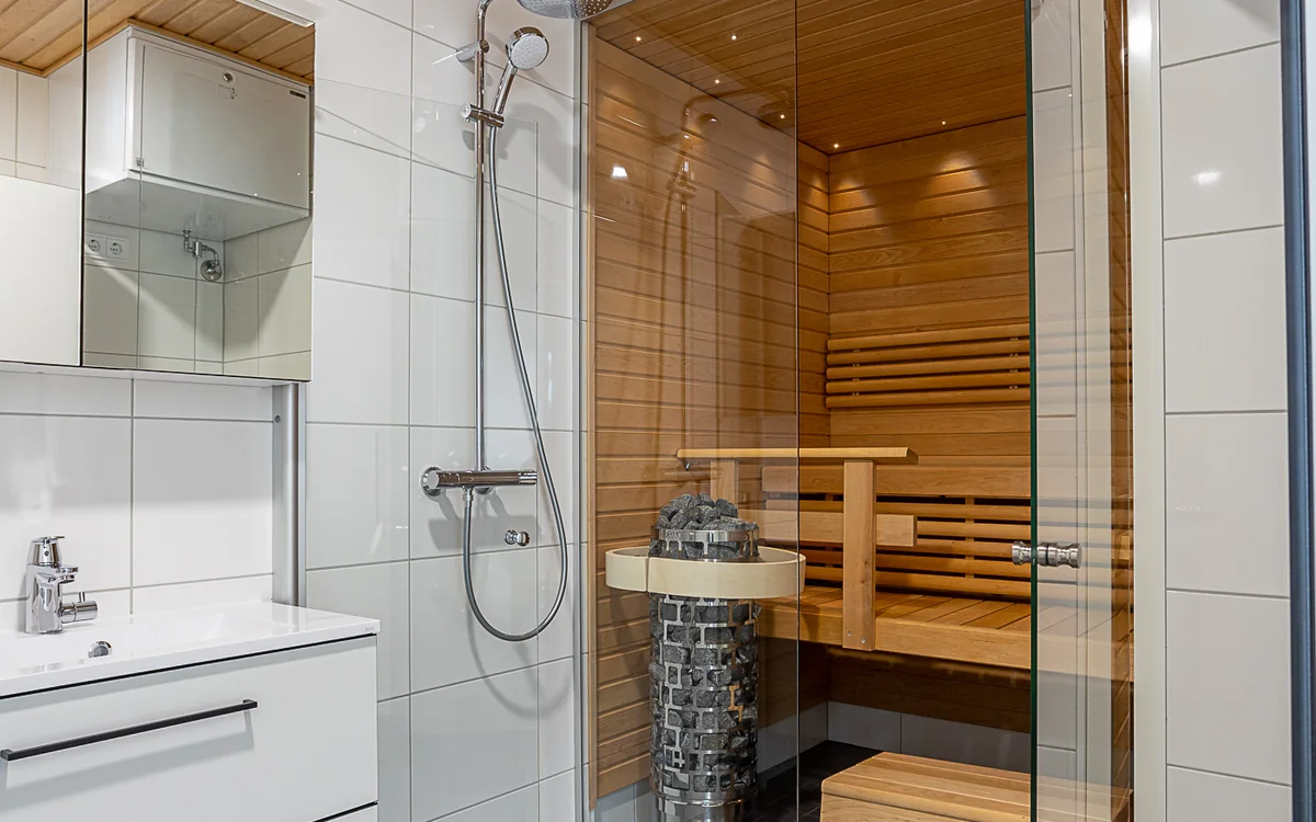 Sauna lasiseinällä, Vantaa